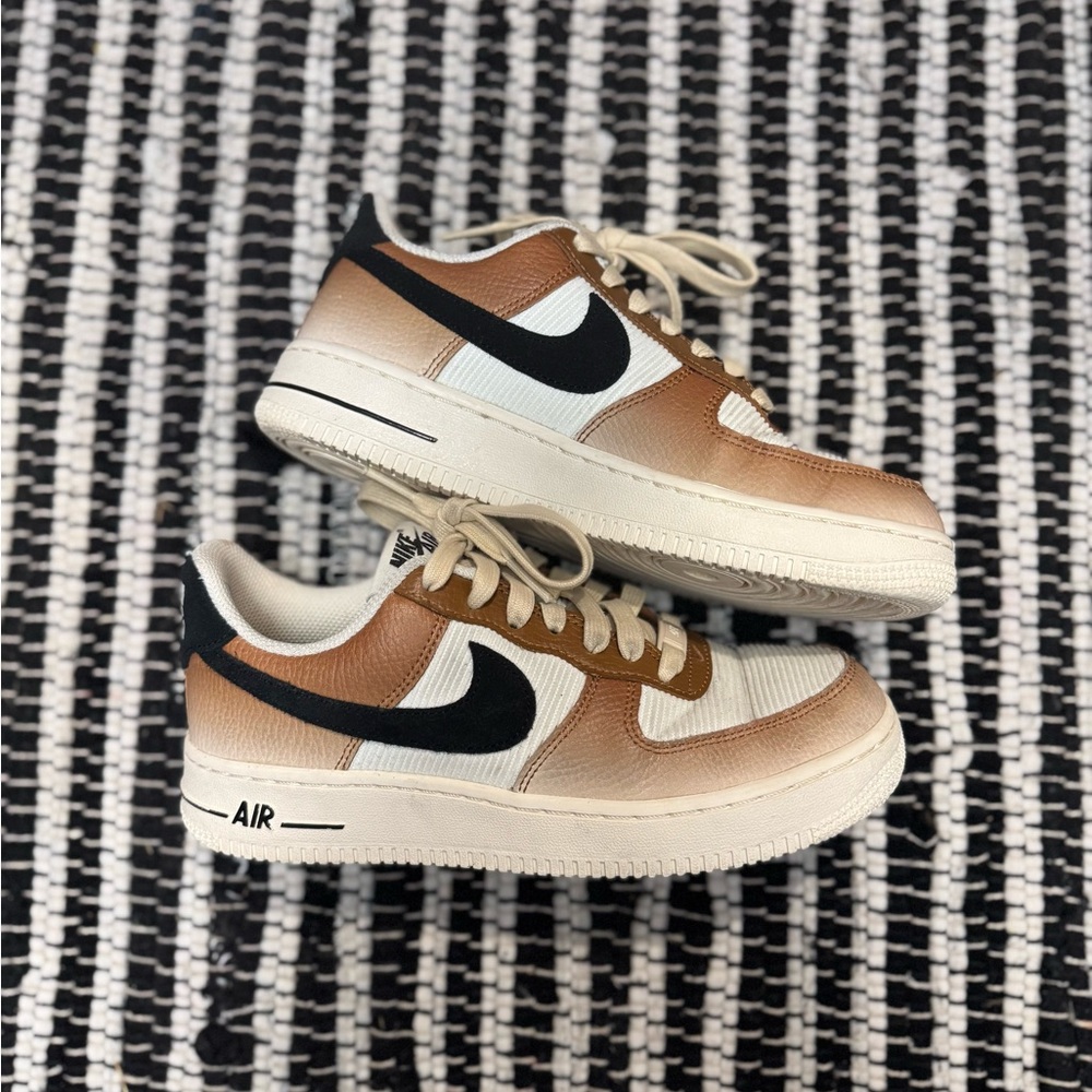 Nike Wmns Air Force 1'07 'Ale
Brown'